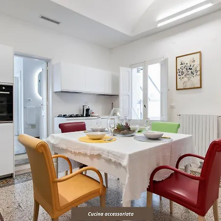 Frankie's House - Selection * Lecce