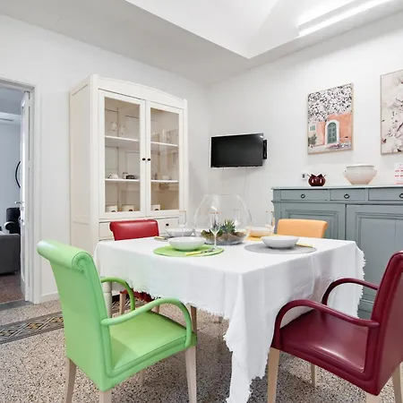 Frankie's House - Selection *