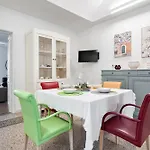 Frankie's House - Selection *